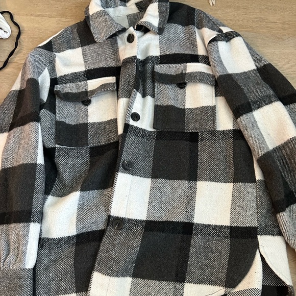 Black and white Sherpa - Picture 1 of 2